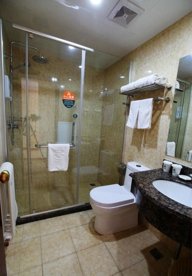 Greentree Inn Shanghai Caoan Road Textile Express Hotel 3*