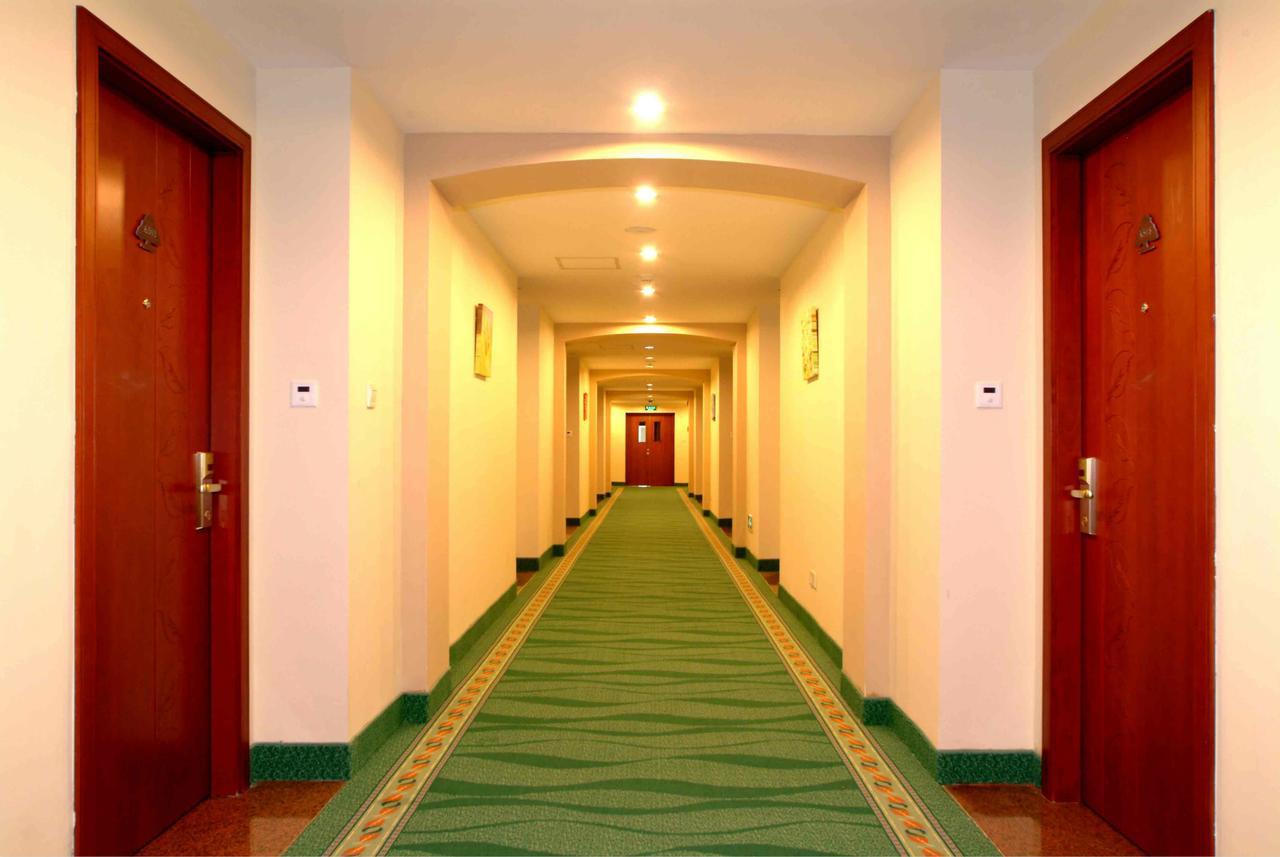 Greentree Inn Shanghai Caoan Road Textile Express Hotel 3* Shanghai