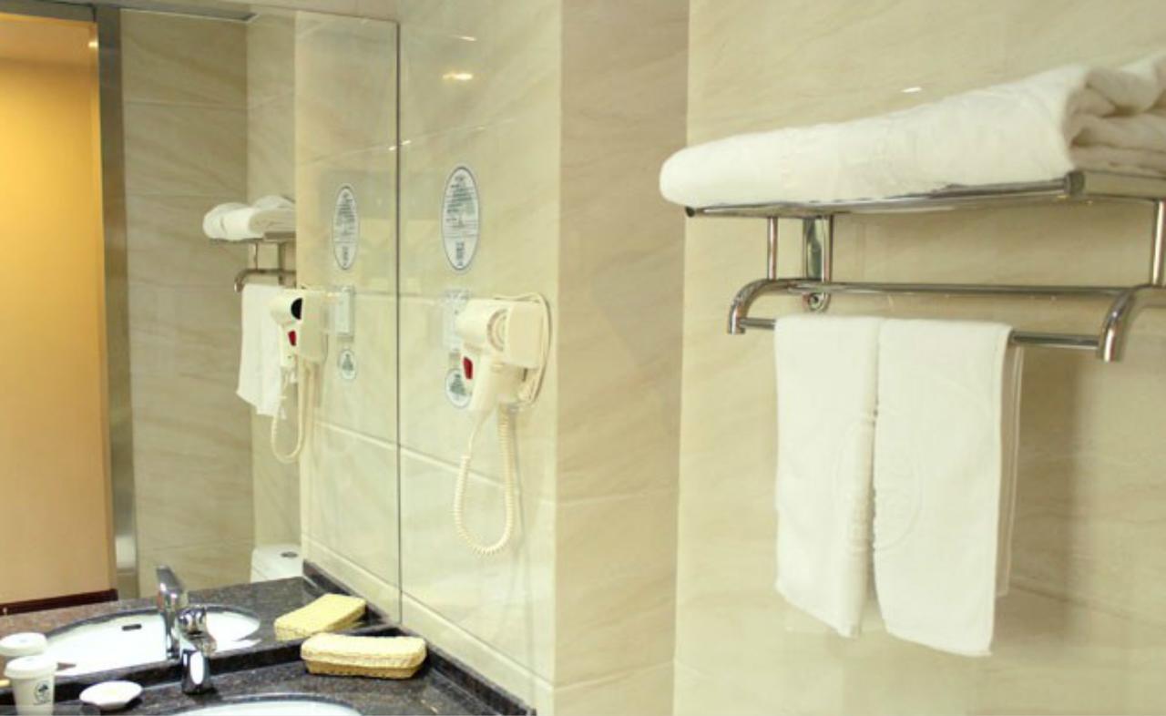 Greentree Inn Shanghai Caoan Road Textile Express Hotel 3*